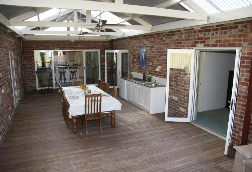 تختخواب و صبحانه Cabarita Lodge