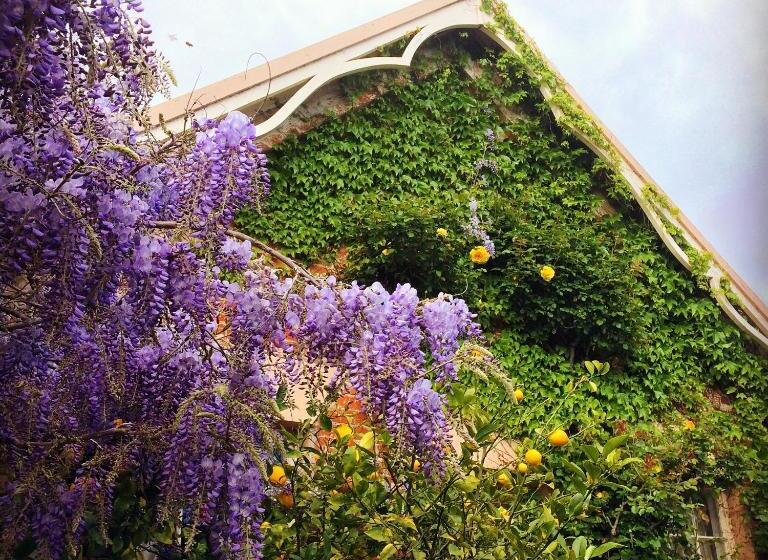 مبيت وإفطار The Racecourse Inn