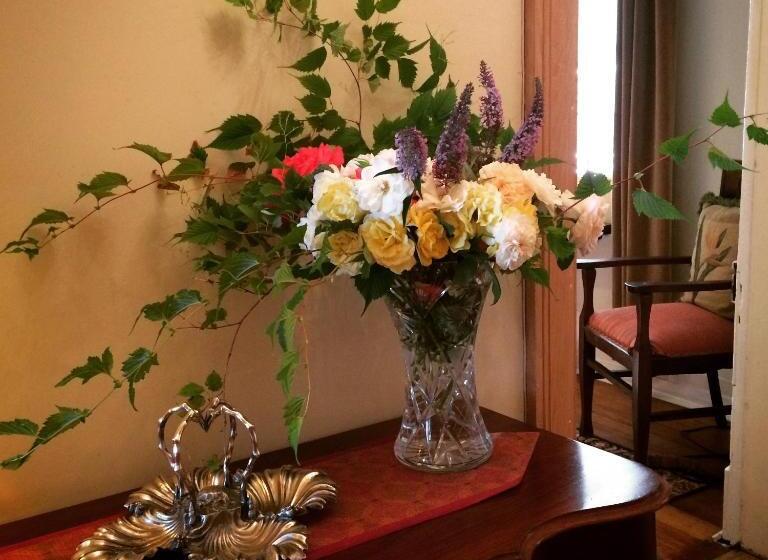 تختخواب و صبحانه The Racecourse Inn