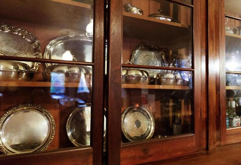 مبيت وإفطار The Racecourse Inn