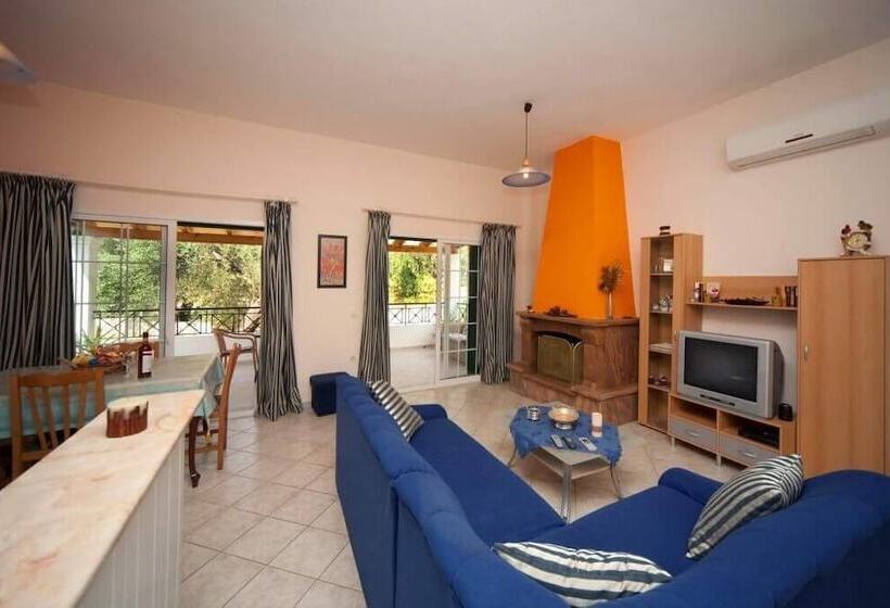 Crystal Blue Hotel, Barbati