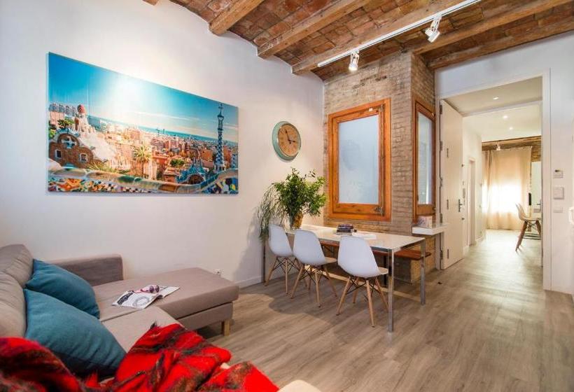 Happy People Sagrada Familia Apartments