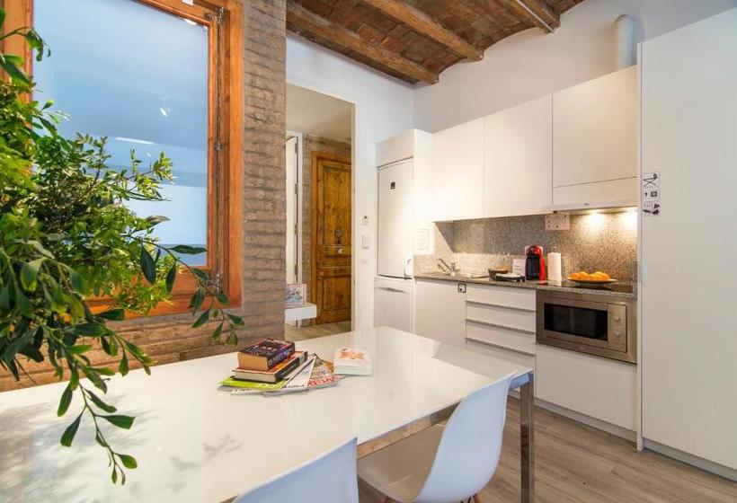 Happy People Sagrada Familia Apartments