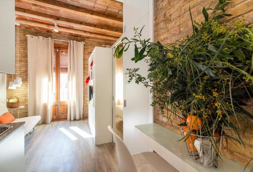 Happy People Sagrada Familia Apartments