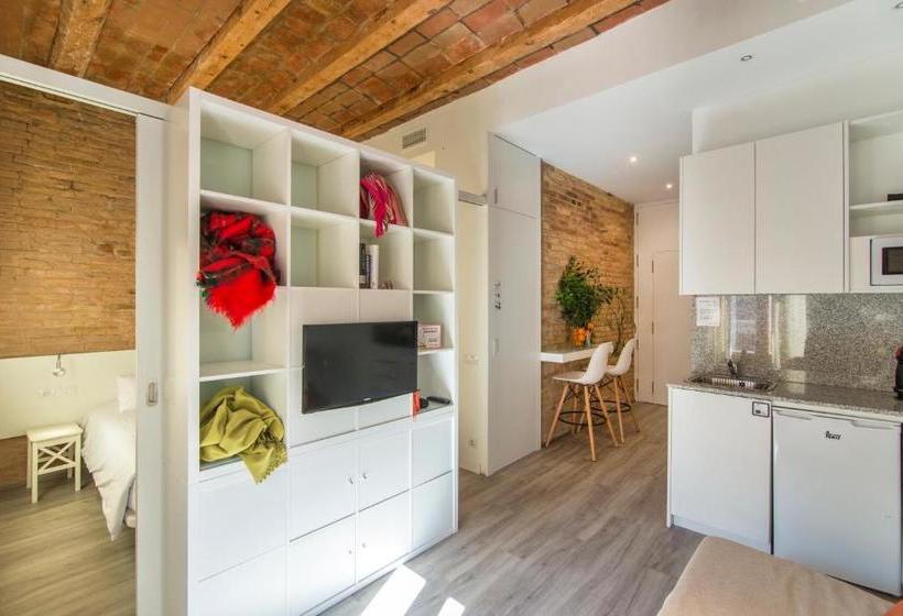 Happy People Sagrada Familia Apartments