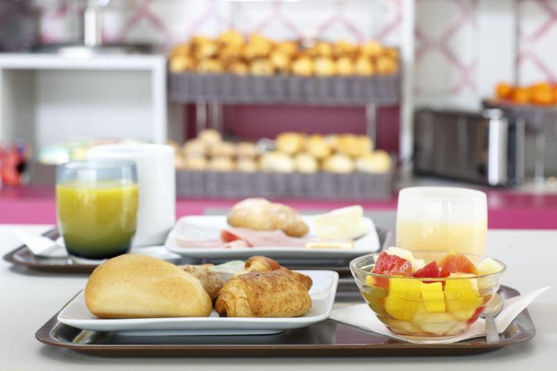 ホテル Akena City Reims Bezannes