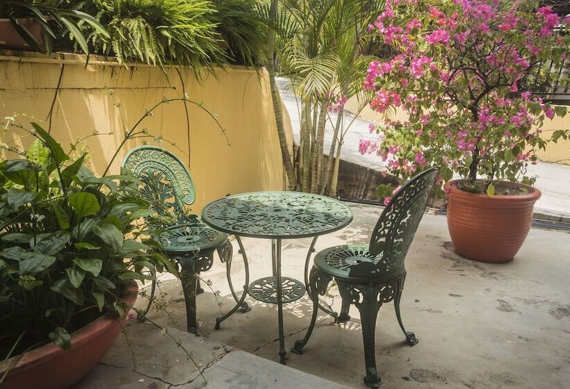 בית מלון כפרי Anggerik Lodging