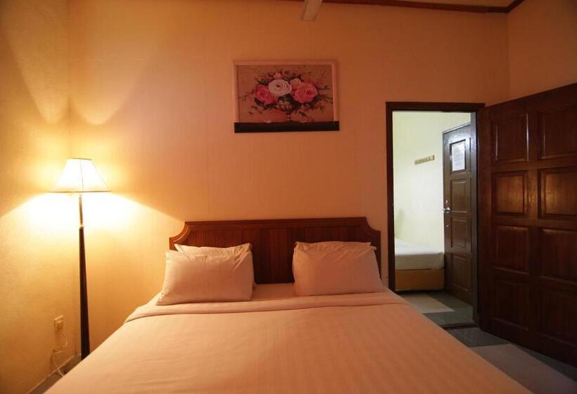 בית מלון כפרי Anggerik Lodging