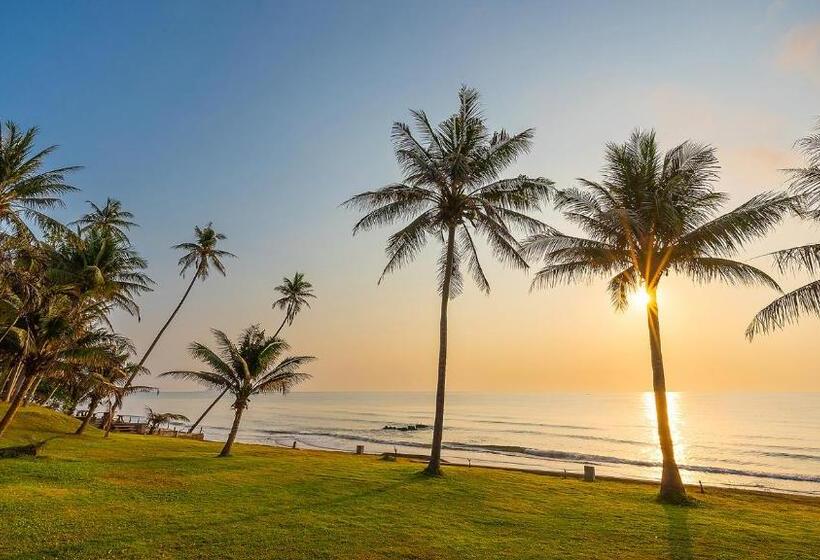 בית מלון כפרי Bansaithong Beach Resort