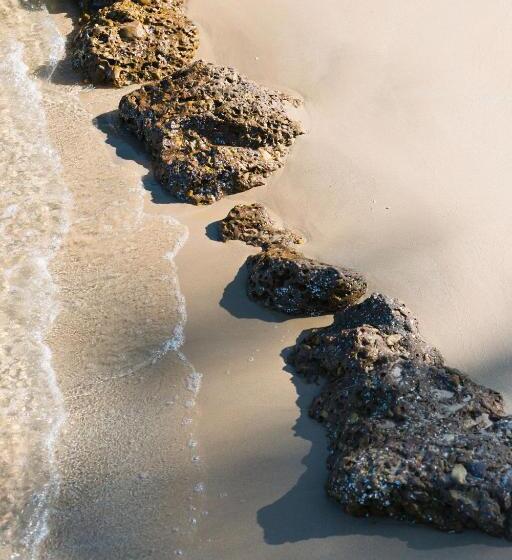 בית מלון כפרי Bansaithong Beach Resort