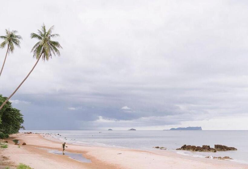 בית מלון כפרי Bansaithong Beach Resort