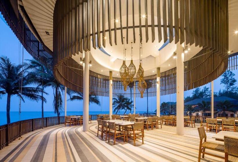 Отель Bansaithong Beach Resort