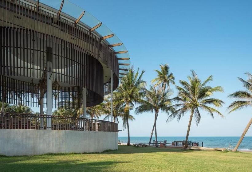 Отель Bansaithong Beach Resort