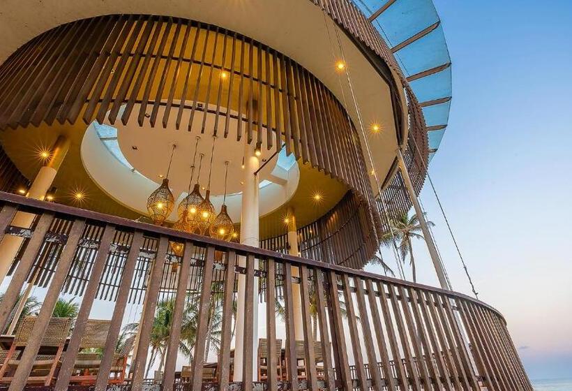 Отель Bansaithong Beach Resort