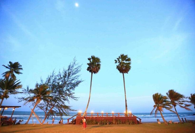 Отель Bansaithong Beach Resort