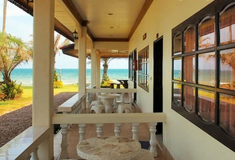 בית מלון כפרי Bansaithong Beach Resort