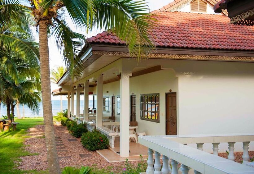 Отель Bansaithong Beach Resort