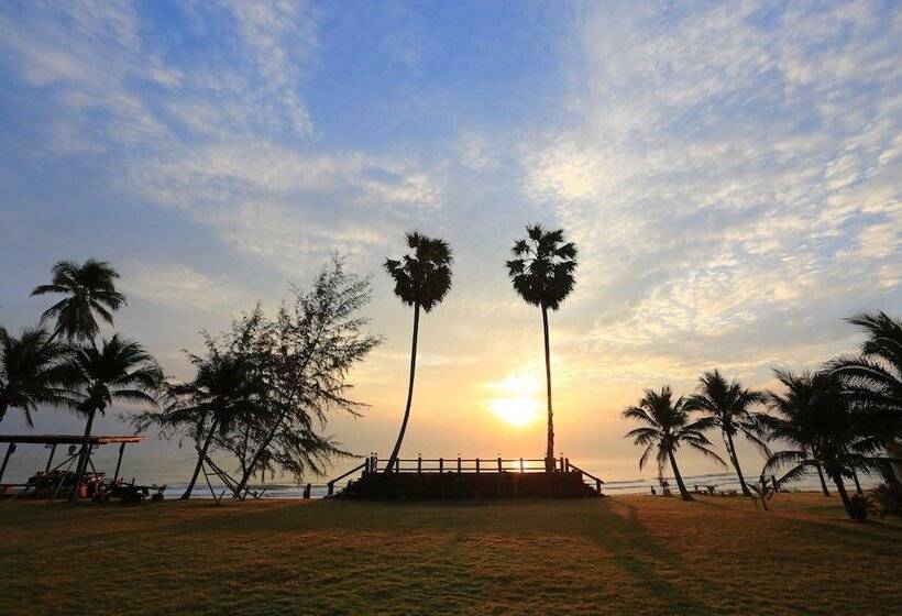 בית מלון כפרי Bansaithong Beach Resort