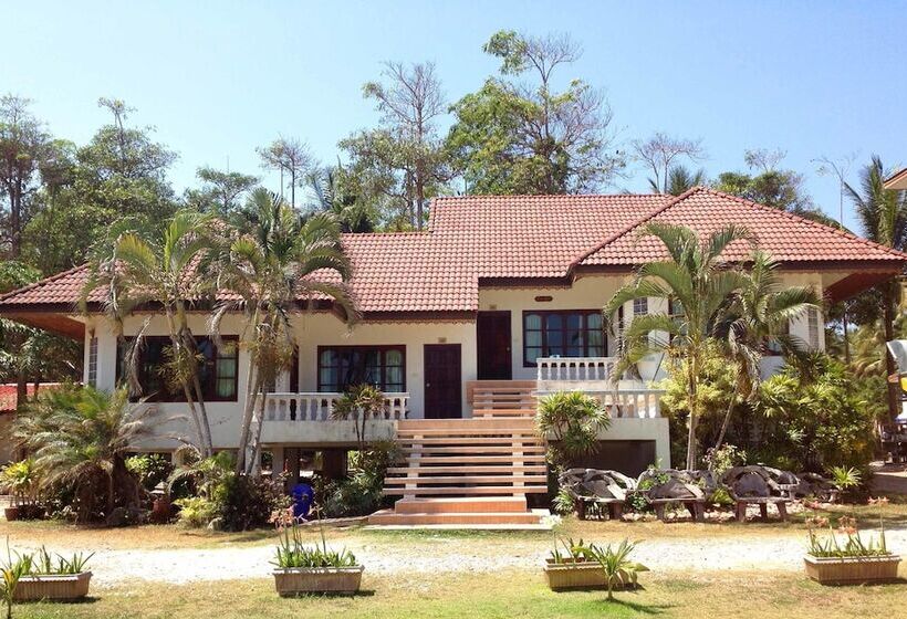 בית מלון כפרי Bansaithong Beach Resort