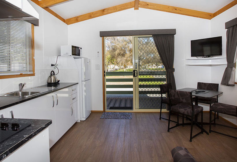 Отель Barossa Tourist Park