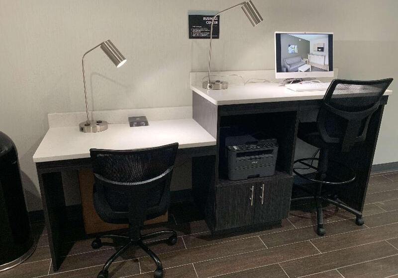 בית מלון כפרי Best Western Plus Fort Saskatchewan Inn & Suites