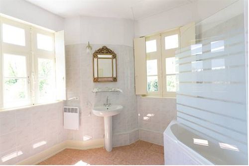 בית מלון כפרי Château De Vallagon