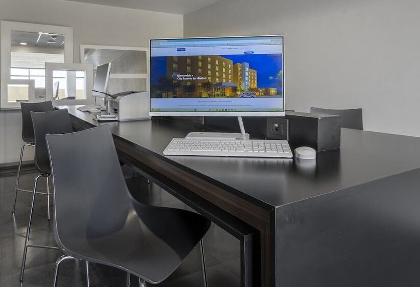 酒店 City Express By Marriott Guadalajara Aeropuerto