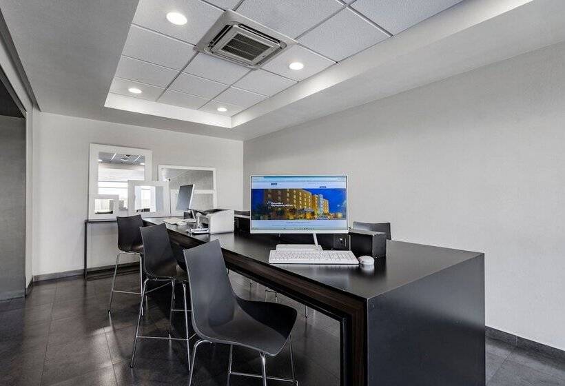 酒店 City Express By Marriott Guadalajara Aeropuerto