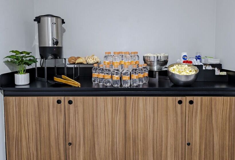 בית מלון כפרי City Express By Marriott Guadalajara Aeropuerto