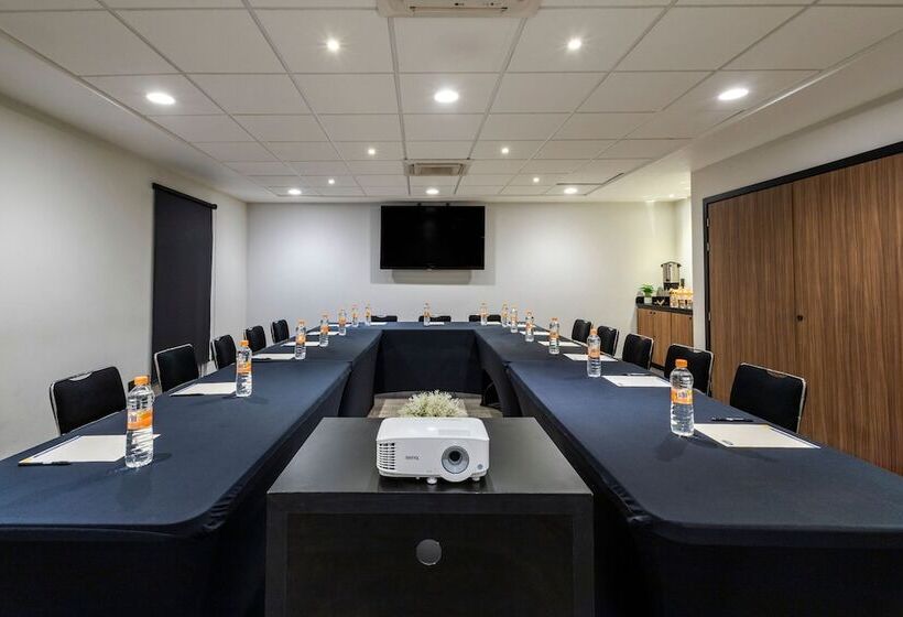 酒店 City Express By Marriott Guadalajara Aeropuerto