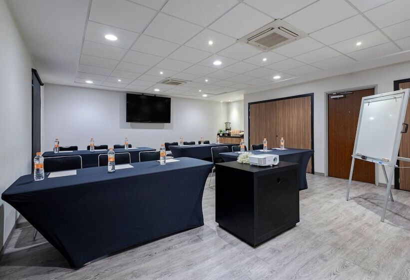 酒店 City Express By Marriott Guadalajara Aeropuerto