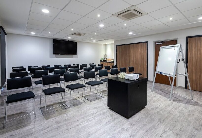 酒店 City Express By Marriott Guadalajara Aeropuerto