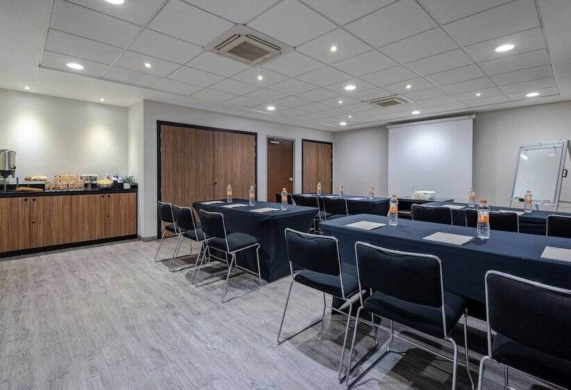 酒店 City Express By Marriott Guadalajara Aeropuerto