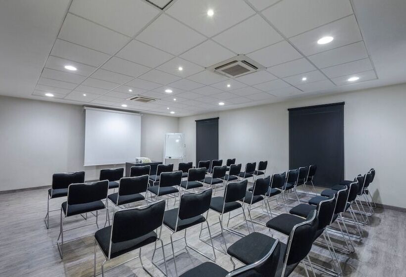 酒店 City Express By Marriott Guadalajara Aeropuerto