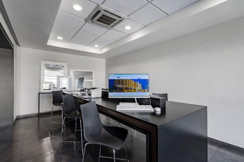 酒店 City Express By Marriott Guadalajara Aeropuerto