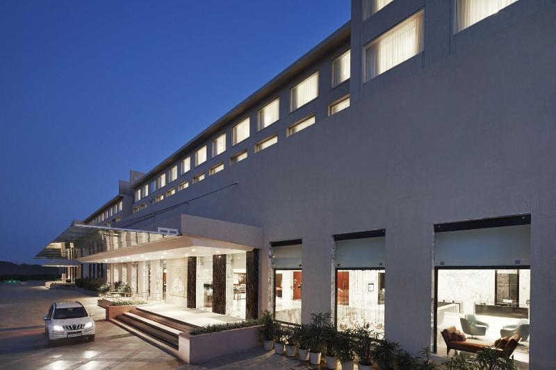 ホテル Courtyard By Marriott Bilaspur