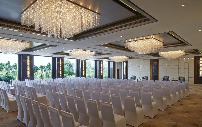 ホテル Courtyard By Marriott Bilaspur