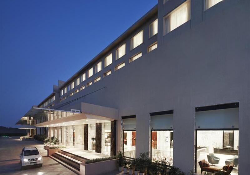 ホテル Courtyard By Marriott Bilaspur