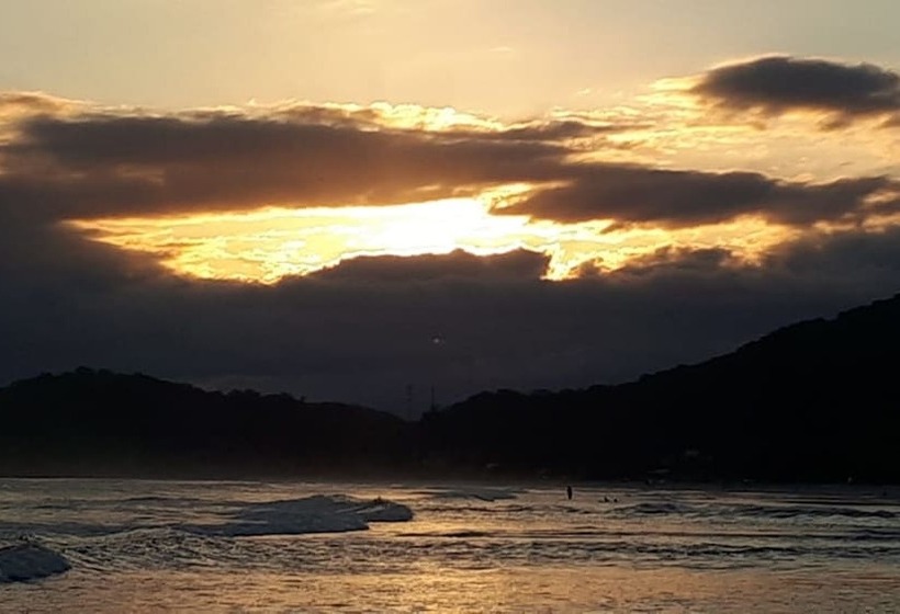 בית מלון כפרי Hiu