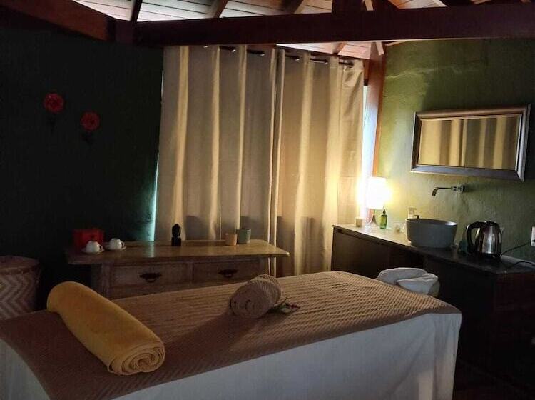 בית מלון כפרי Hiu