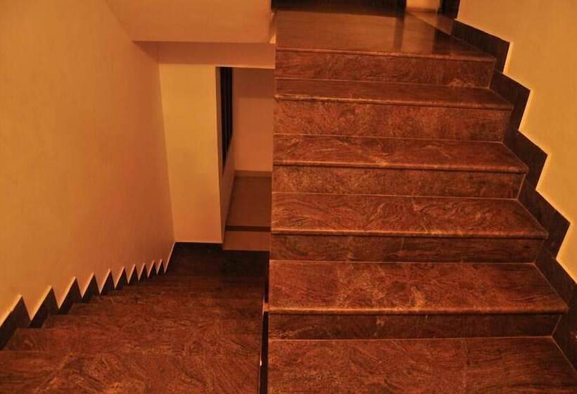 Отель Holiday Break