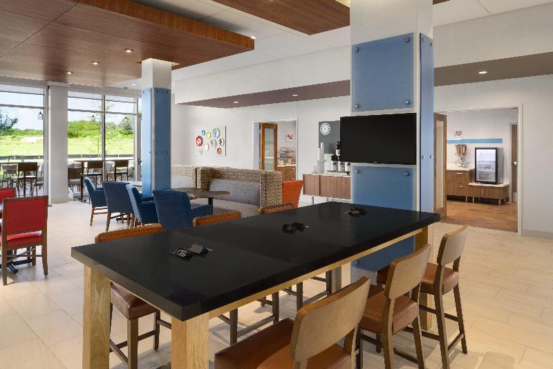 هتل Holiday Inn Express & Suites Duluth North   Miller Hill, An Ihg