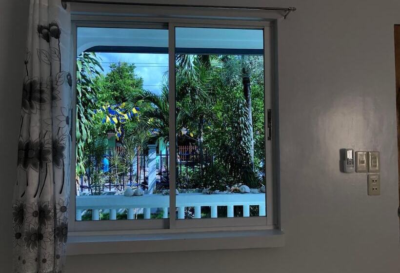 هتل Honeycomb Tourist Inn