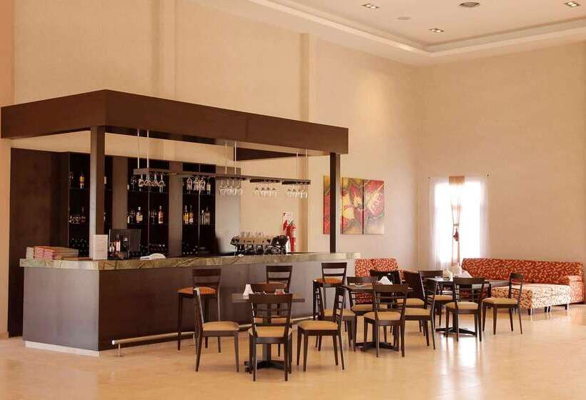 فندق Howard Johnson By Wyndham Funes