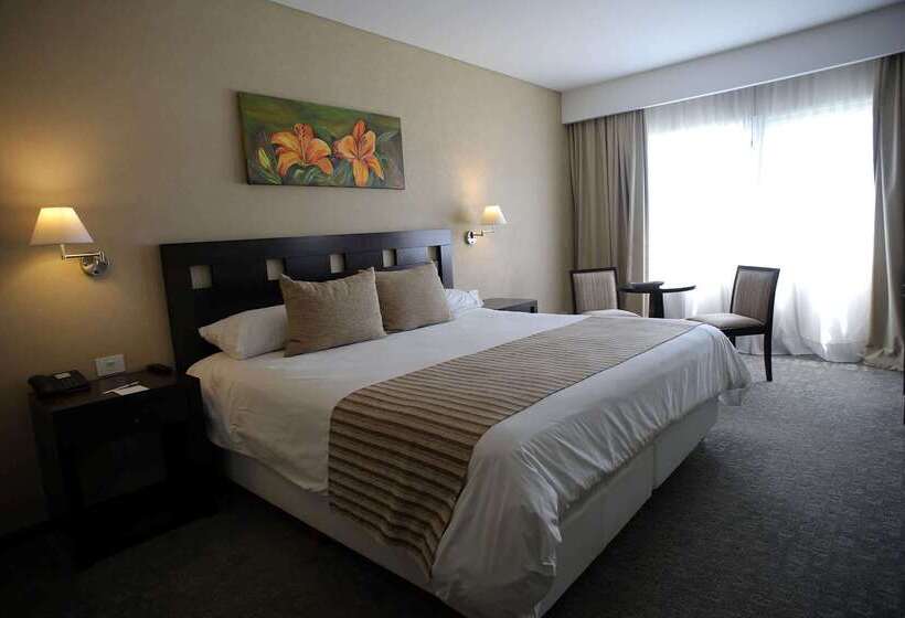 فندق Howard Johnson By Wyndham Funes