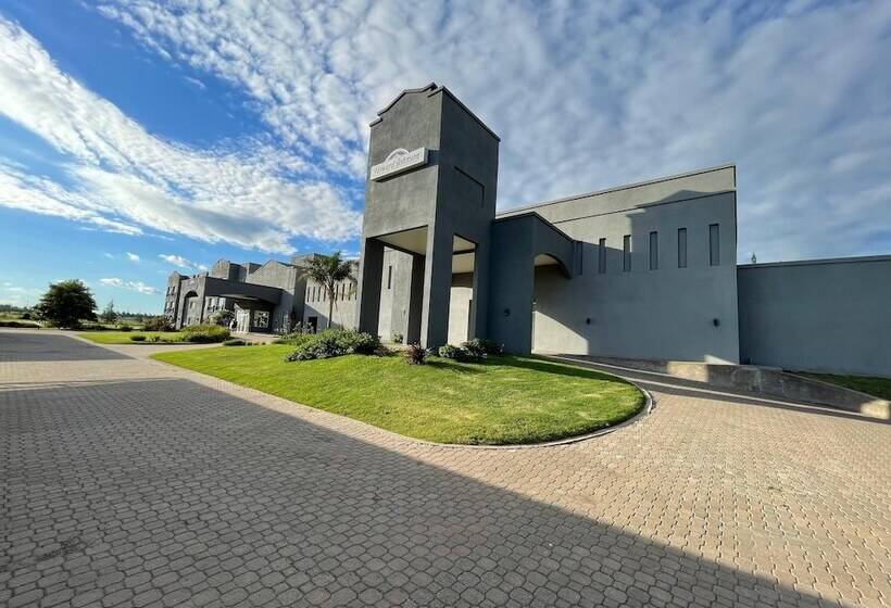 فندق Howard Johnson By Wyndham Funes