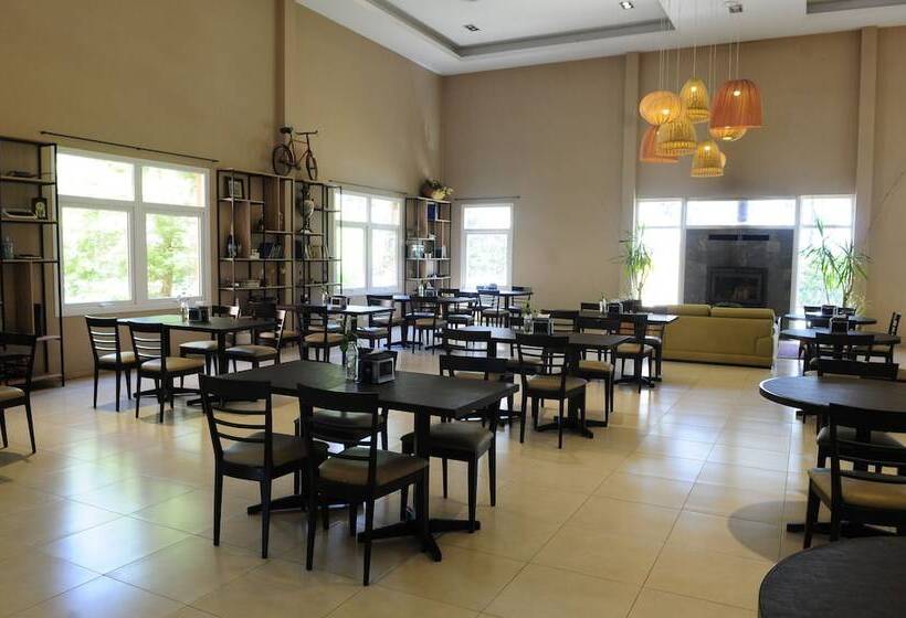 فندق Howard Johnson By Wyndham Funes