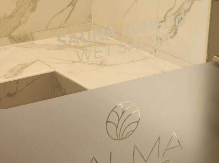 فندق Howard Johnson By Wyndham Funes