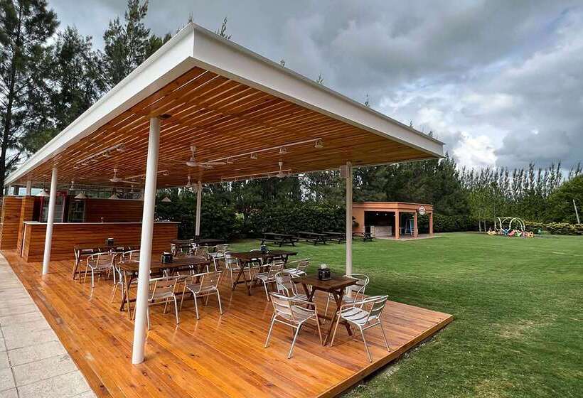 فندق Howard Johnson By Wyndham Funes