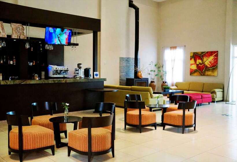 فندق Howard Johnson By Wyndham Funes